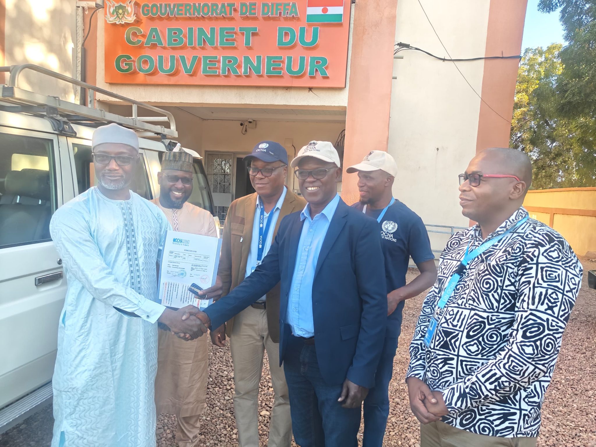 Diffa : OCHA renforce la coordination humanitaire avec un don de véhicule au Gouvernorat